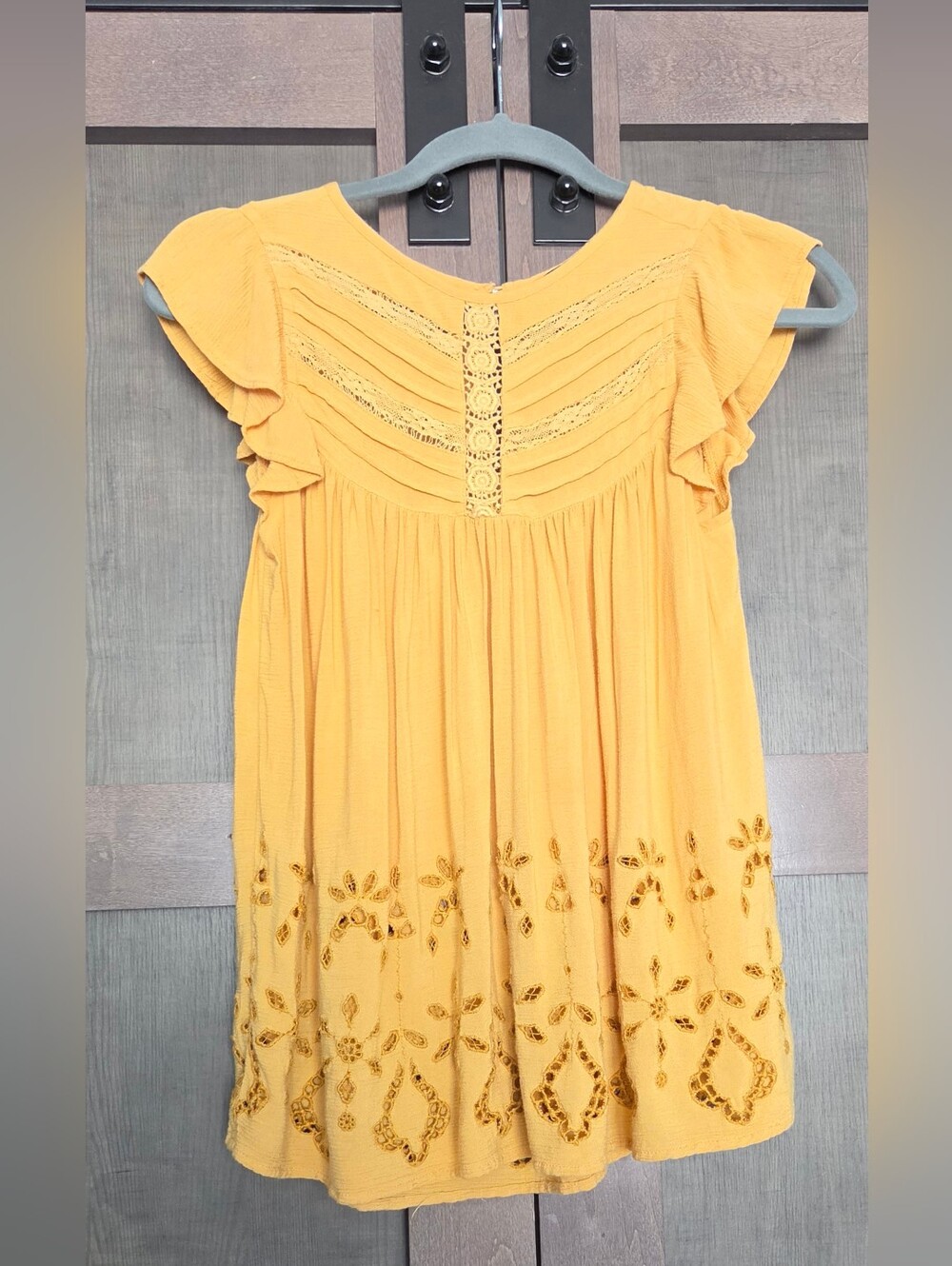 American Eagle Mustard Yellow Flutter Sleeve Boho Blouse XS Eyelet Embroidered